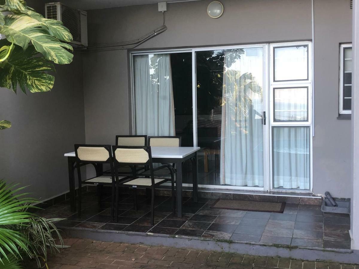 Sunrise Beach Resort Amanzimtoti Exterior foto